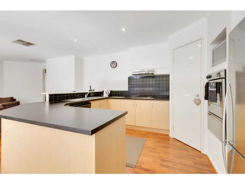 14 Stefans Court, Skye VIC 3977