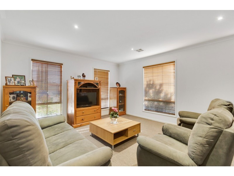 14 Stefans Court, Skye VIC 3977