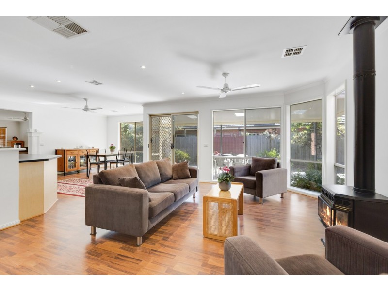 14 Stefans Court, Skye VIC 3977