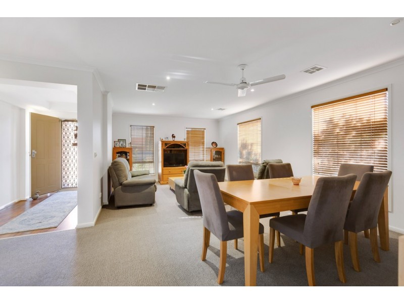 14 Stefans Court, Skye VIC 3977