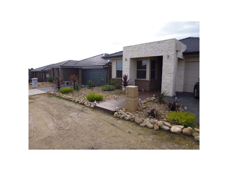 6 Paradise Way, Skye VIC 3977