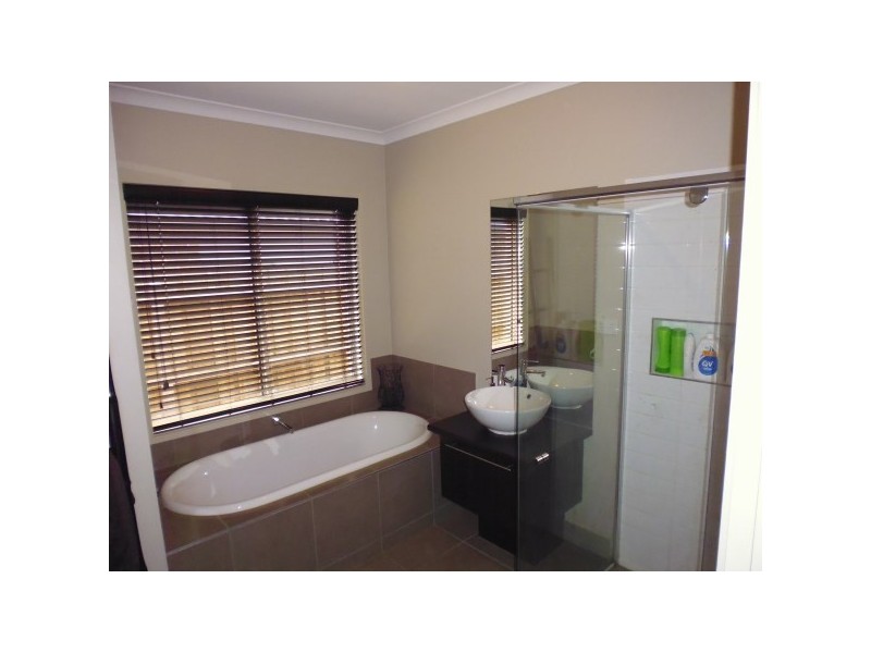 6 Paradise Way, Skye VIC 3977