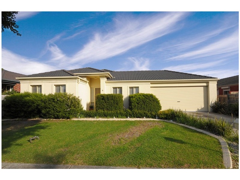 5 Delatite Way, Skye VIC 3977