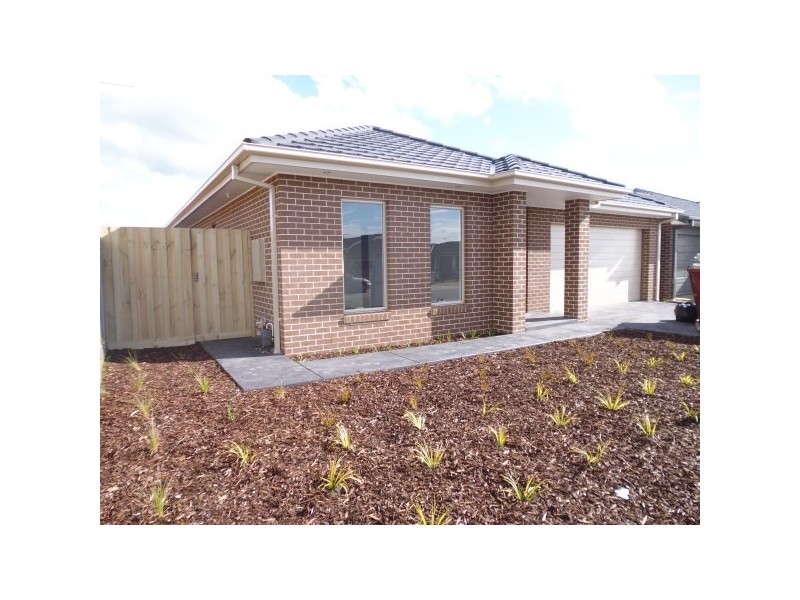 3 Paradise Way, Skye VIC 3977