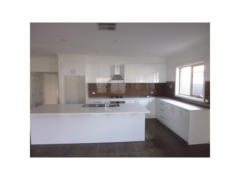 3 Paradise Way, Skye VIC 3977