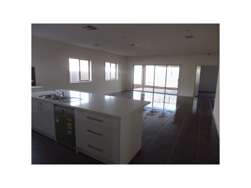 3 Paradise Way, Skye VIC 3977