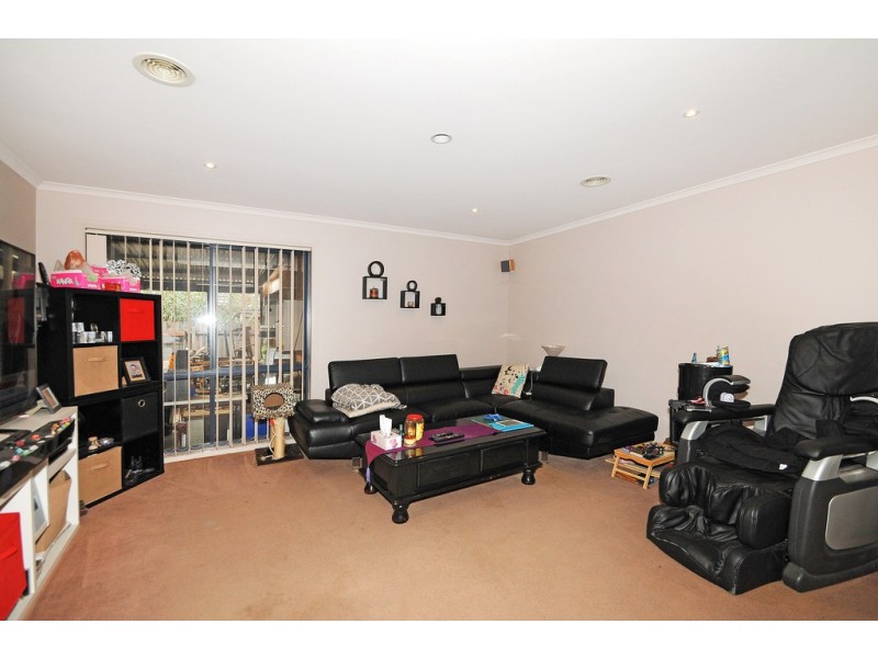 16 Clancy Crescent, Carrum Downs VIC 3201