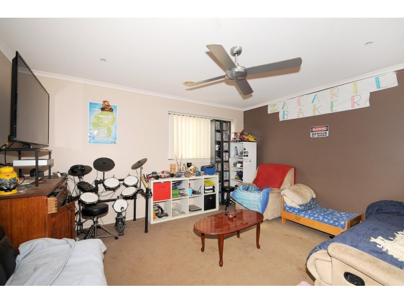 16 Clancy Crescent, Carrum Downs VIC 3201