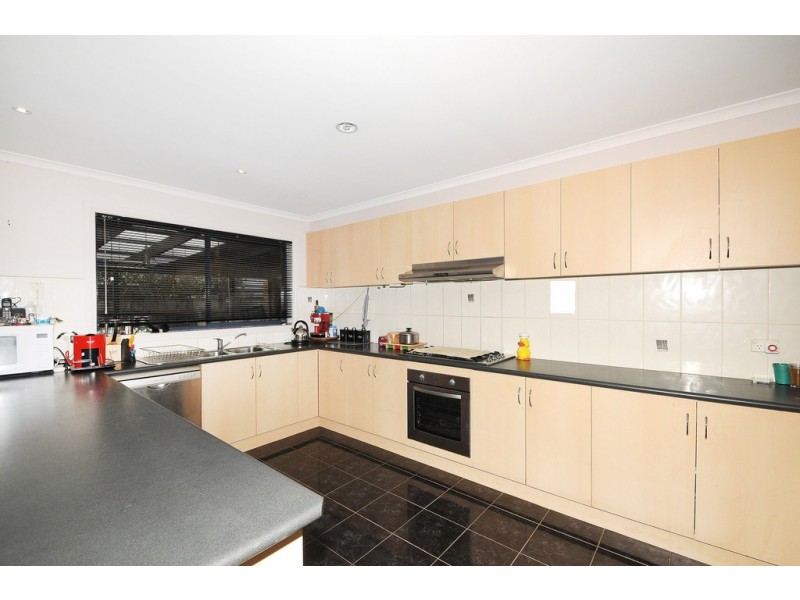 16 Clancy Crescent, Carrum Downs VIC 3201