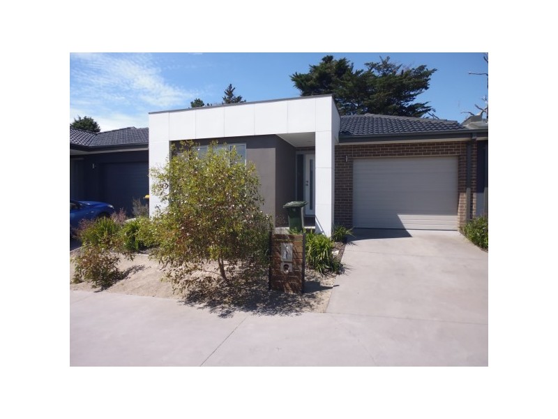 13 Blossom Way, Carrum Downs VIC 3201