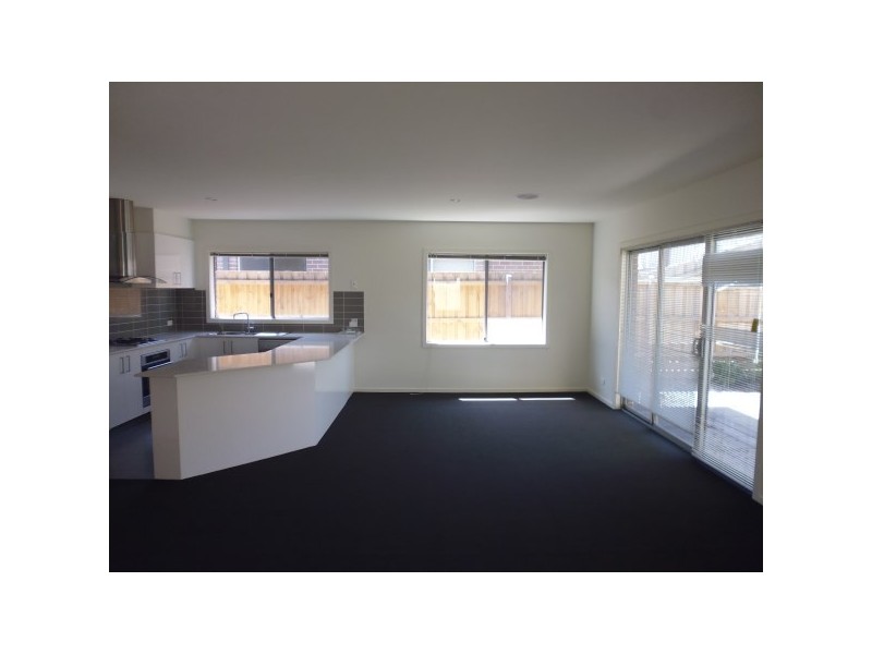 13 Blossom Way, Carrum Downs VIC 3201