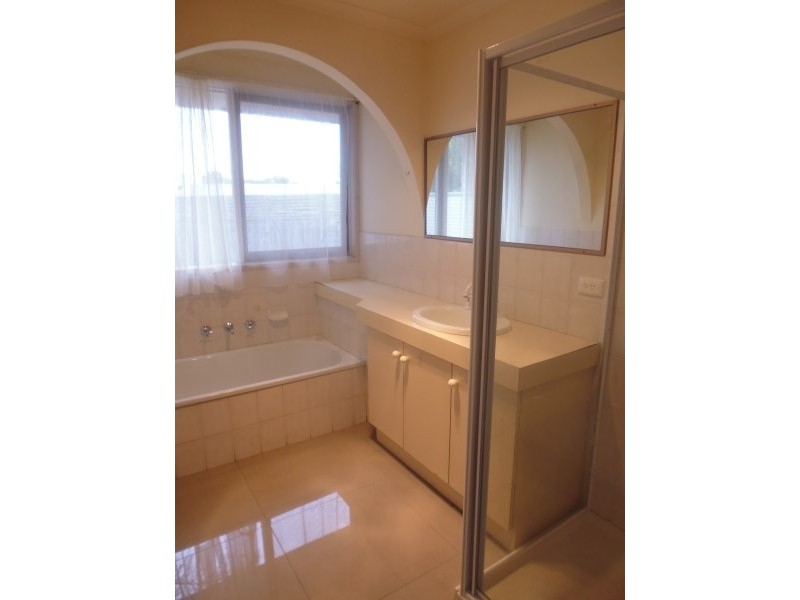 7 Dorchester Crescent, Carrum Downs VIC 3201