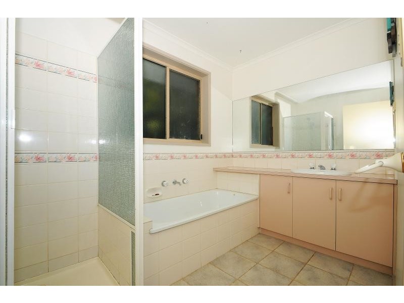 11 Streeton Court, Skye VIC 3977