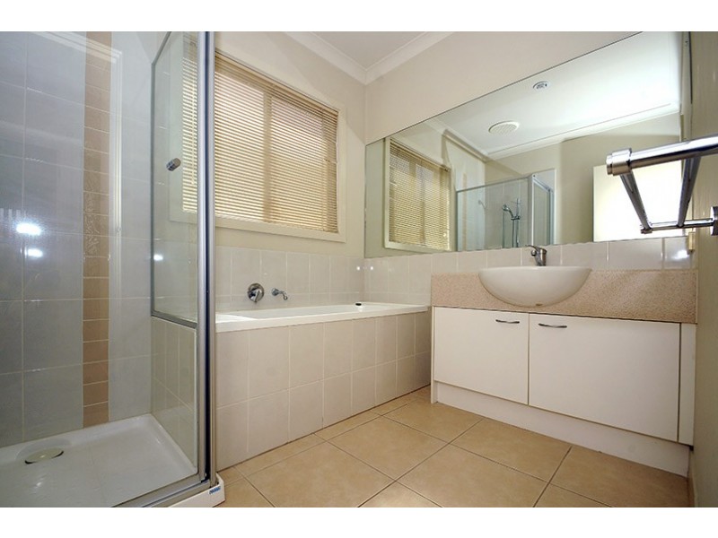 2/75 Clifton Park Drive, Carrum Downs VIC 3201