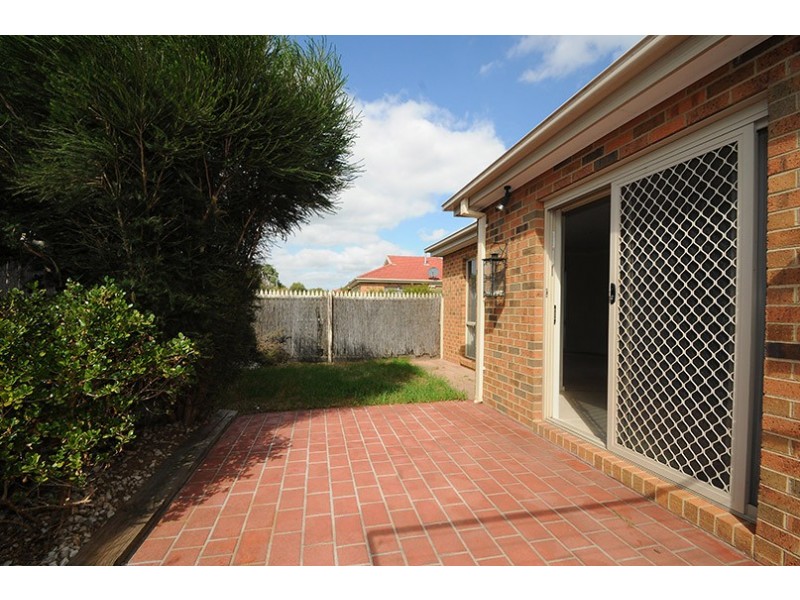2/75 Clifton Park Drive, Carrum Downs VIC 3201