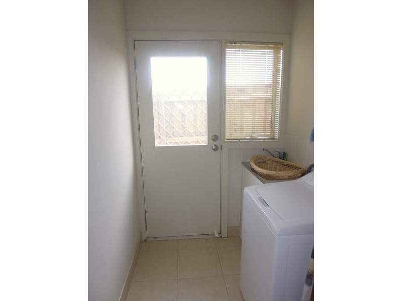 2/75 Clifton Park Drive, Carrum Downs VIC 3201