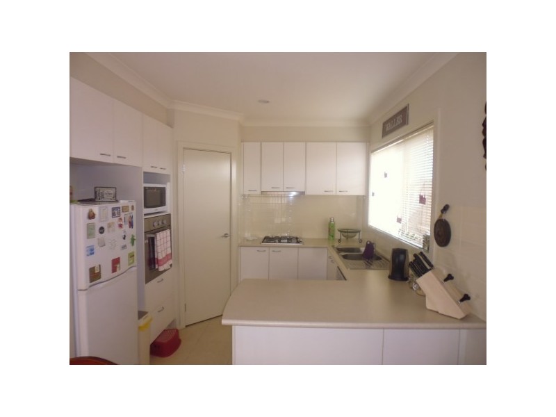 2/75 Clifton Park Drive, Carrum Downs VIC 3201