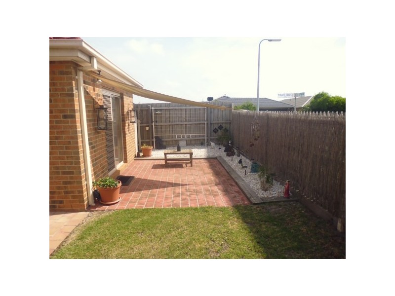 2/75 Clifton Park Drive, Carrum Downs VIC 3201