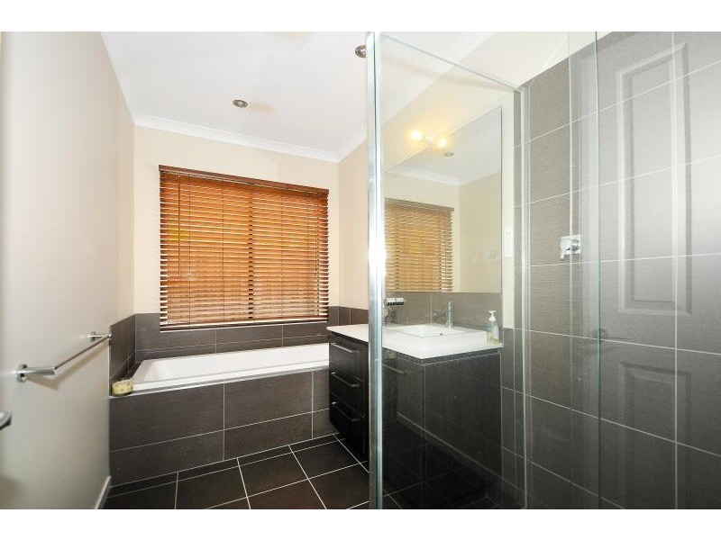 67 Malua Circuit, Sandhurst VIC 3977