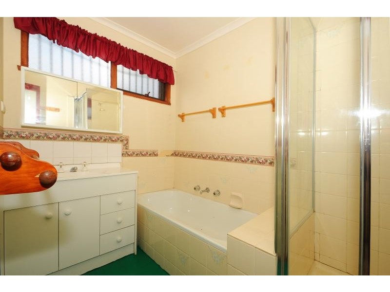 16 Greenwood Drive, Carrum Downs VIC 3201