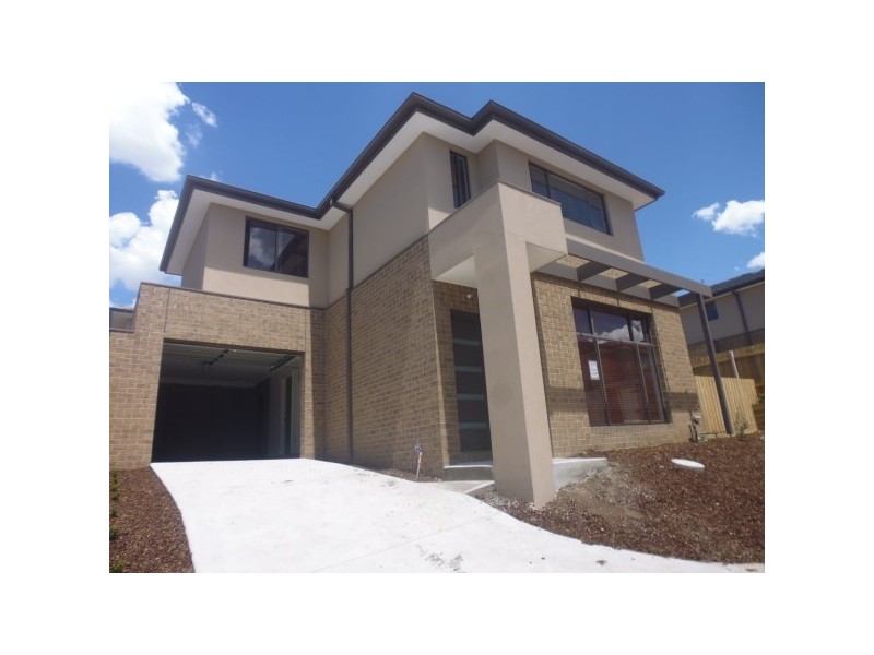 10-12 Innes Court, Berwick VIC 3806