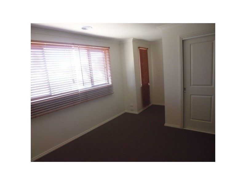 10-12 Innes Court, Berwick VIC 3806