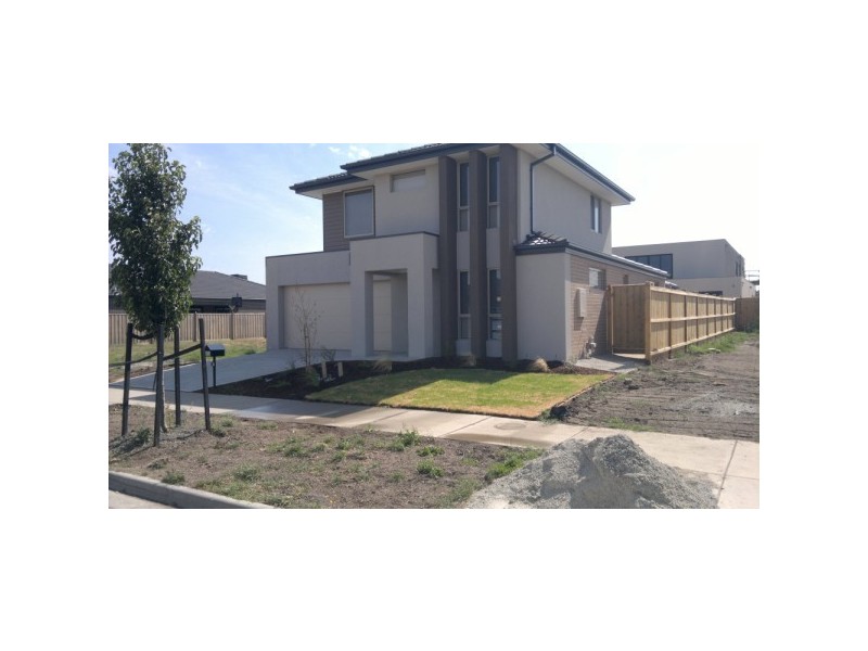 17 Serene Way, Clyde North VIC 3978