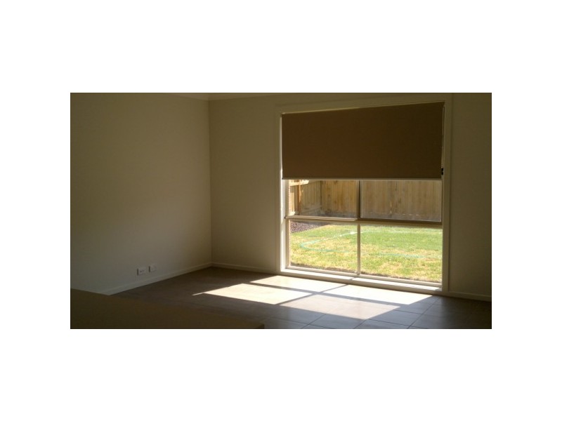 17 Serene Way, Clyde North VIC 3978