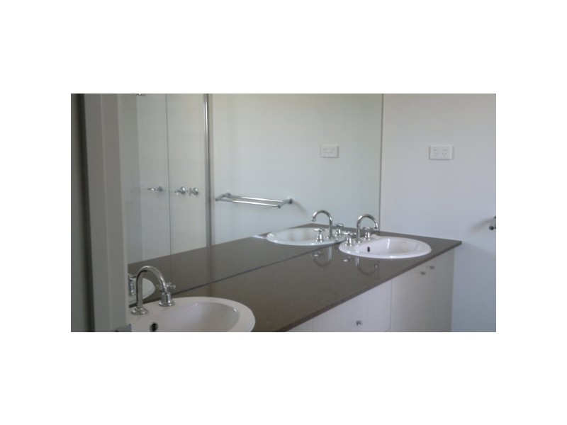 17 Serene Way, Clyde North VIC 3978