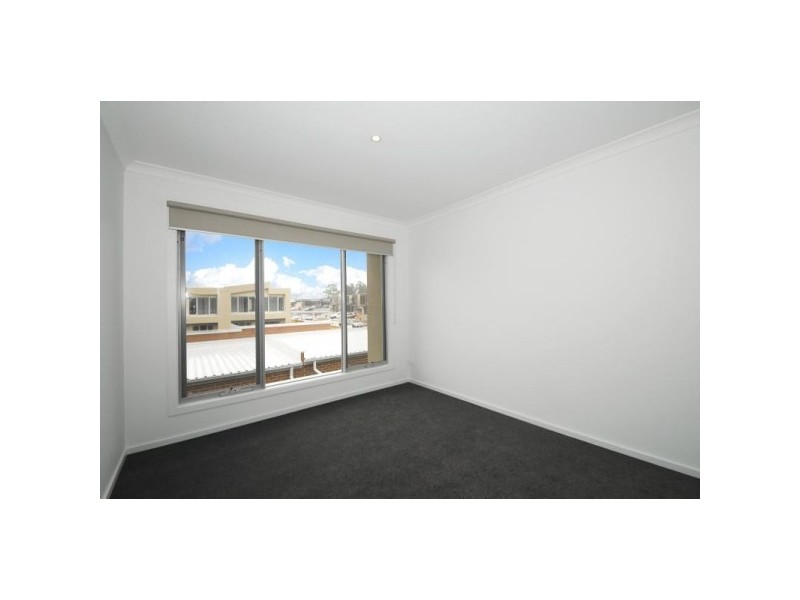 2 Nanea Path, Cranbourne VIC 3977