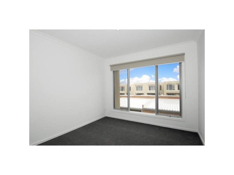 2 Nanea Path, Cranbourne VIC 3977