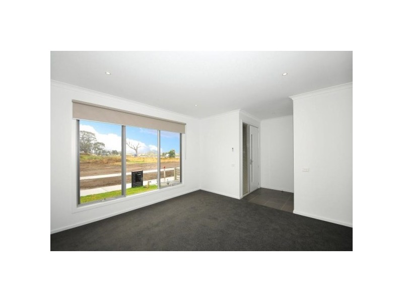 2 Nanea Path, Cranbourne VIC 3977