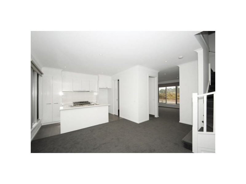 2 Nanea Path, Cranbourne VIC 3977