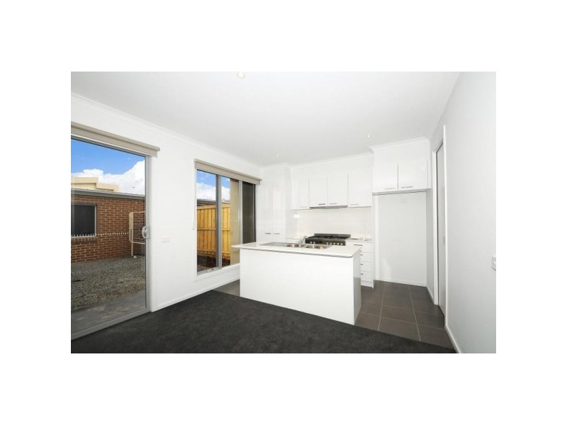 2 Nanea Path, Cranbourne VIC 3977