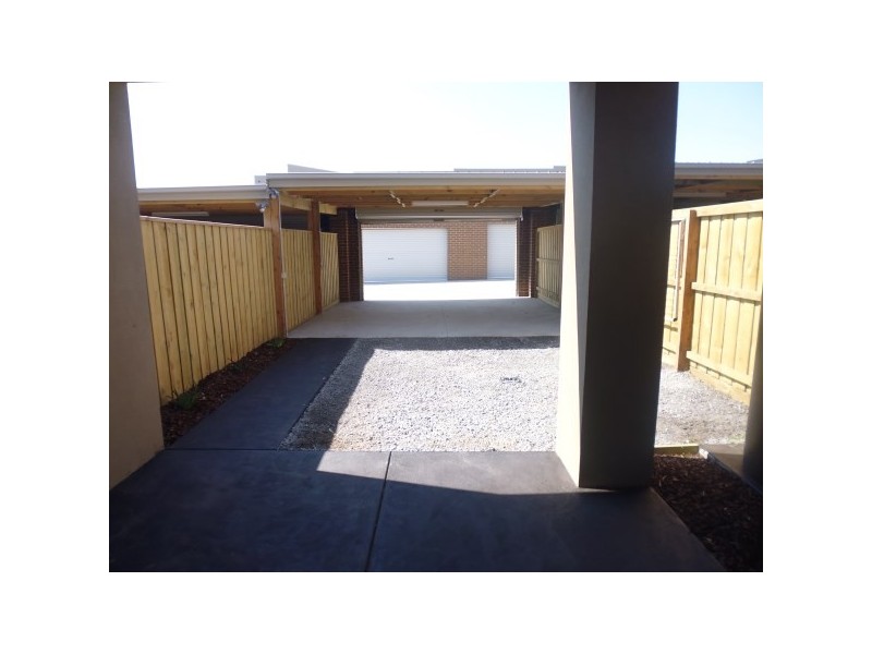 6 Aviara Walk, Cranbourne VIC 3977