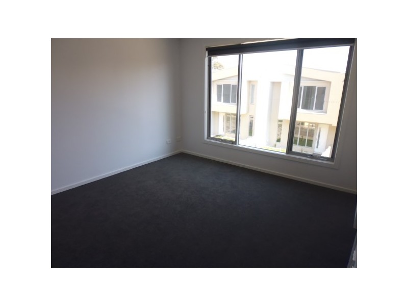 5 Nanea Path, Cranbourne VIC 3977