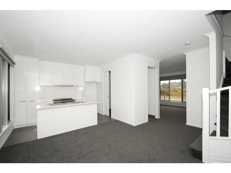 4 Aviara Walk, Cranbourne VIC 3977