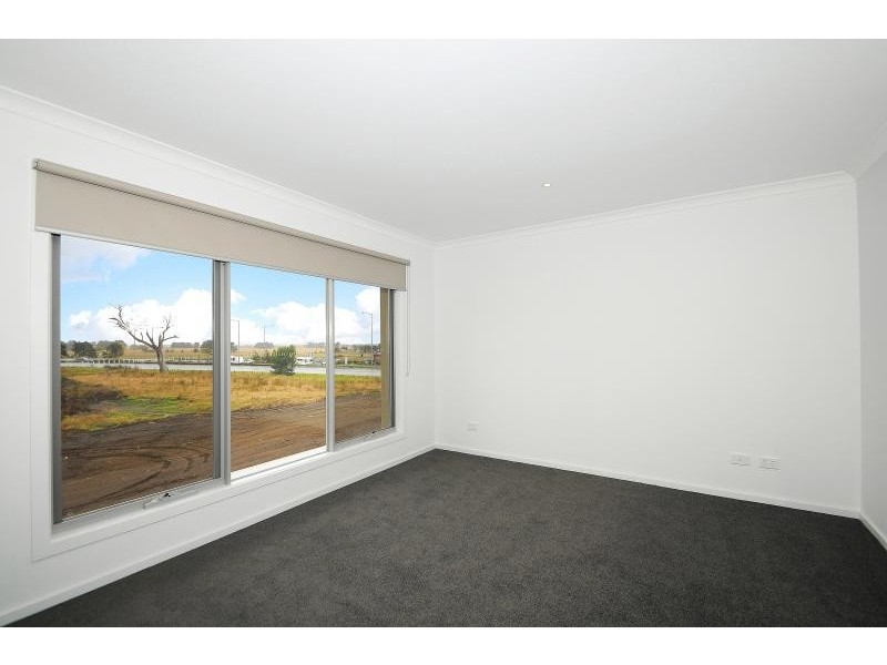 4 Aviara Walk, Cranbourne VIC 3977