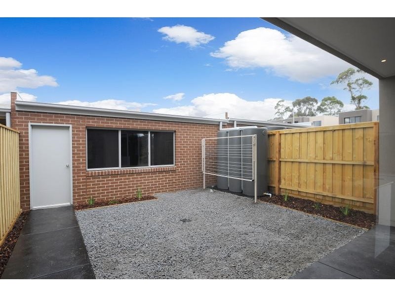 4 Aviara Walk, Cranbourne VIC 3977