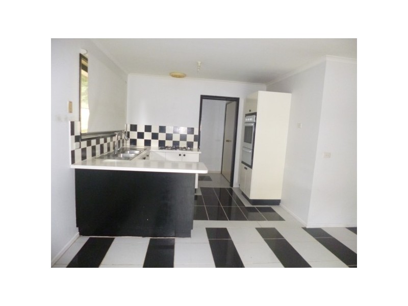 42 Rowellyn Avenue, Carrum Downs VIC 3201