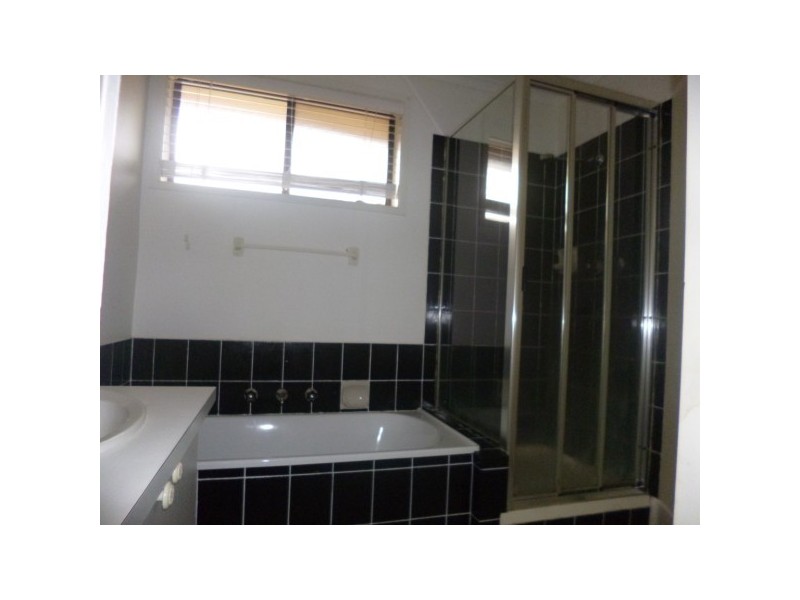 42 Rowellyn Avenue, Carrum Downs VIC 3201