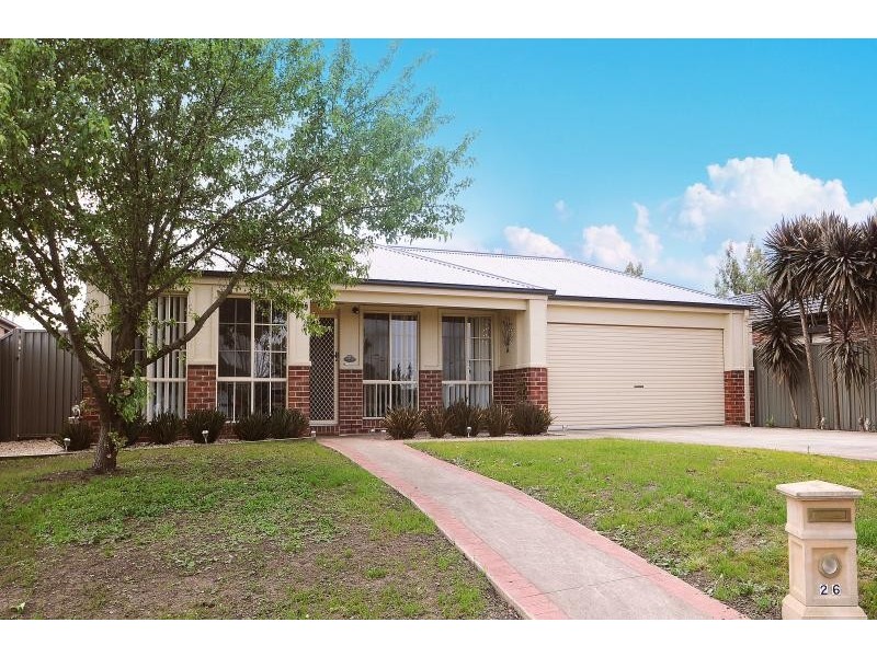 26 Maddock Drive, Cranbourne East VIC 3977