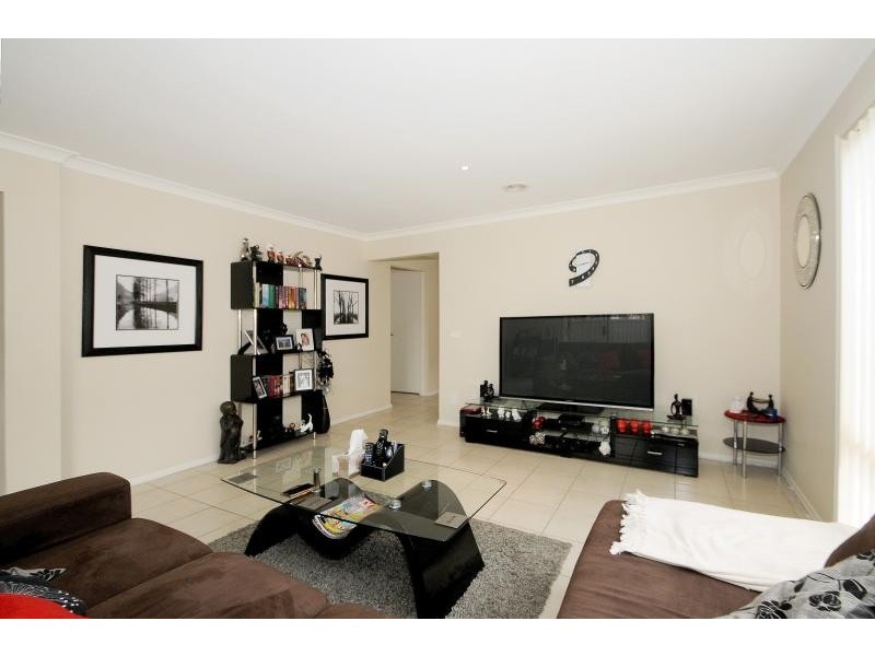 26 Maddock Drive, Cranbourne East VIC 3977