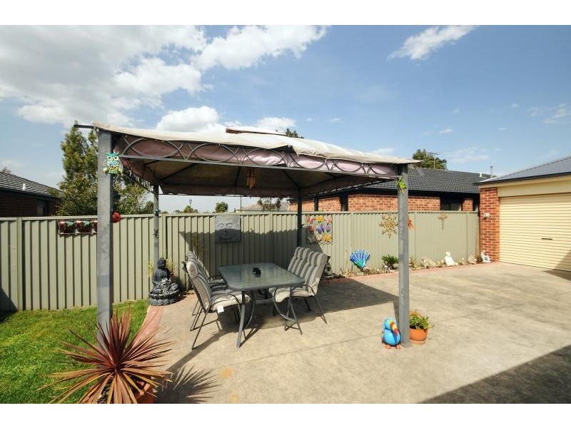 26 Maddock Drive, Cranbourne East VIC 3977