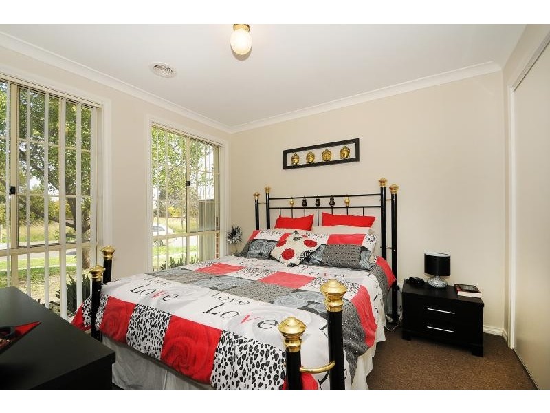 26 Maddock Drive, Cranbourne East VIC 3977