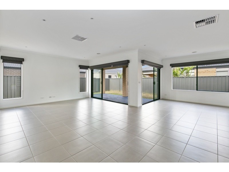 31 Fortuna Crescent, Cranbourne West VIC 3977