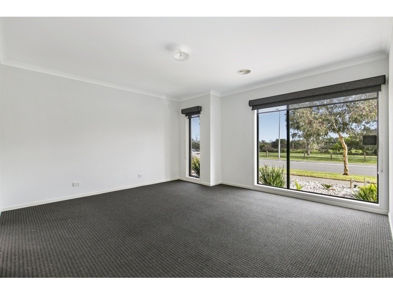 31 Fortuna Crescent, Cranbourne West VIC 3977
