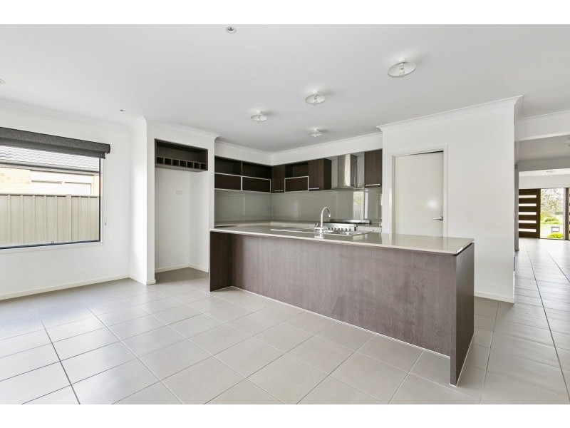 31 Fortuna Crescent, Cranbourne West VIC 3977