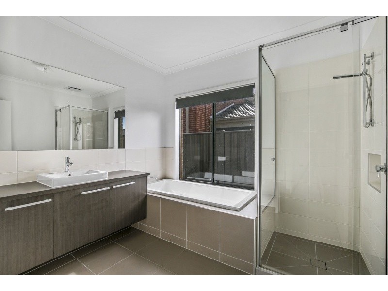 31 Fortuna Crescent, Cranbourne West VIC 3977