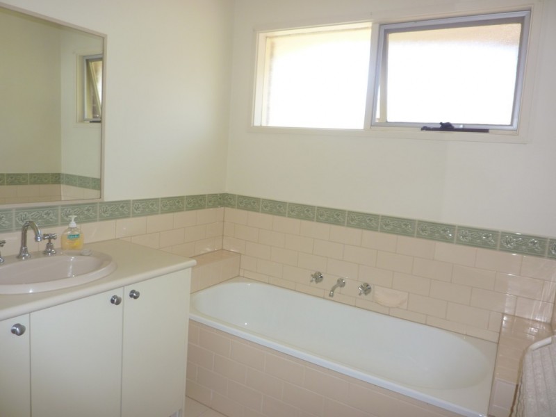 2 Lautrec Street, Frankston VIC 3199